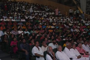 લોકતંત્રનો સૌથી ભયાનક કાળ - કટોકટી કોંગ્રેસ સરકારે સત્તાના મોહમાં આવીને 25 જૂન, 1975ના રોજ દેશમાં કટોકટી લગાવી હતી. આજે 50 વર્ષ બાદ પણ આ કટોકટીની નિર્દયતા ભૂલાતી નથી.  આજે કર્ણાવતી મહાનગર ખાતે કેન્દ્રીય મંત્રી શ્રી Mansukh Mandaviya ની વિશેષ ઉપસ્થિતિમાં #SamvidhanHatyaDiwas પર વિશેષ કાર્યક્રમ યોજાયો. આ કાર્યક્રમમાં મનસુખભાઈએ કટોકટીના પ્રભાવો પર સંબોધન કર્યું. આ કાર્યક્રમમાં સાંસદ શ્રી દિનેશભાઈ મકવાણા, શ્રી હસમુખભાઈ પટેલ, રાજ્યસભાના સાંસદ શ્રી નરહરિભાઈ અમીન, મહાનગરના અધ્યક્ષ શ્રી પ્રેરકભાઈ શાહ સહિત હોદ્દેદારો, ધારાસભ્યશ્રીઓ અને મોટી સંખ્યામાં કાર્યકર્તાઓ અને નગરજનો ઉપસ્થિત રહ્યાં.