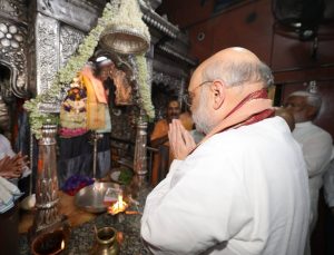 માનનીય કેન્દ્રીય ગૃહ અને સહકાર મંત્રી શ્રી Amit Shah એ આજે વારાણસી ખાતે કાશીના કોટવાલ બાબા કાળભૈરવના દર્શન કર્યા અને પૂજા-અર્ચના કરી.