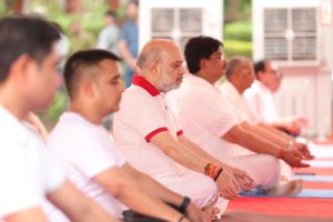 એક પૃથ્વી, એક સ્વાસ્થ્ય માટે યોગ...  11મા આંતરરાષ્ટ્રીય યોગ દિવસ નિમિત્તે આજે અમદાવાદ ખાતે માનનીય કેન્દ્રીય ગૃહ અને સહકાર મંત્રી શ્રી Amit Shah જીએ નગરજનો સાથે યોગાભ્યાસ કર્યો.  #InternationalYogaDay #IYD2025