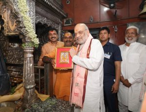 માનનીય કેન્દ્રીય ગૃહ અને સહકાર મંત્રી શ્રી Amit Shah એ આજે વારાણસી ખાતે કાશીના કોટવાલ બાબા કાળભૈરવના દર્શન કર્યા અને પૂજા-અર્ચના કરી.