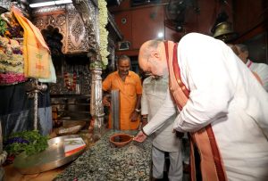 માનનીય કેન્દ્રીય ગૃહ અને સહકાર મંત્રી શ્રી Amit Shah એ આજે વારાણસી ખાતે કાશીના કોટવાલ બાબા કાળભૈરવના દર્શન કર્યા અને પૂજા-અર્ચના કરી.
