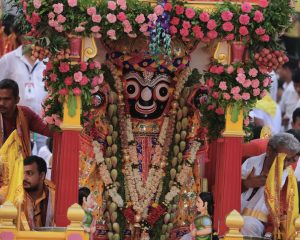જય રણછોડ - માખણ ચોર  અમદાવાદ ખાતે અષાઢી બીજના પાવન પર્વે ભગવાન જગન્નાથજીની 148મી રથયાત્રાનું માનનીય મુખ્યમંત્રી શ્રી Bhupendra Patel એ પહિંદ વિધિ કરી પ્રસ્થાન કરાવ્યું તેમજ ભગવાનનું પૂજન-અર્ચન કર્યું.  આ પ્રસંગે પૂજ્ય સંતો-મહંતોની ઉપસ્થિતિમાં માનનીય મુખ્યમંત્રીશ્રીએ વિકસિત ગુજરાતથી વિકસિત ભારત માટે ભગવાન જગન્નાથજી સૌને ખૂબ શક્તિ આપે તેવી પ્રાર્થના કરી.