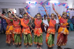 શિક્ષિત ગુજરાતથી બનશે વિકસિત ગુજરાત... માનનીય કેન્દ્રીય જળશક્તિ મંત્રી અને પ્રદેશ અધ્યક્ષ શ્રી C R Paatil એ આજે સુરત ખાતે કન્યા કેળવણી મહોત્સવ અને શાળા પ્રવેશોત્સવ કાર્યક્રમમાં ઉપસ્થિત રહી બાળકોનું નામાંકન અને શાળા પ્રવેશ કરાવ્યો.  આપણા નરેન્દ્રભાઈએ શરૂ કરાવેલું આ અભિયાન આજે જનઆંદોલન બન્યું છે અને બાળકો ઉત્સાહપૂર્વક શાળામાં પ્રવેશ મેળવી રહ્યાં છે.