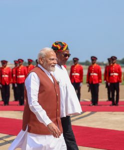 ઘાનાના અક્રા ખાતે માનનીય પ્રધાનમંત્રી શ્રી Narendra Modi જીનું ગાર્ડ ઓફ ઓનર સાથે ભવ્ય સ્વાગત કરવામાં આવ્યું.  માનનીય પ્રધાનમંત્રીશ્રી ઘાના ખાતે વિવિધ મુદ્દાઓ પર દ્વિપક્ષીય ચર્ચા કરશે તથા ઘાનાની સંસદને સંબોધિત કરશે.