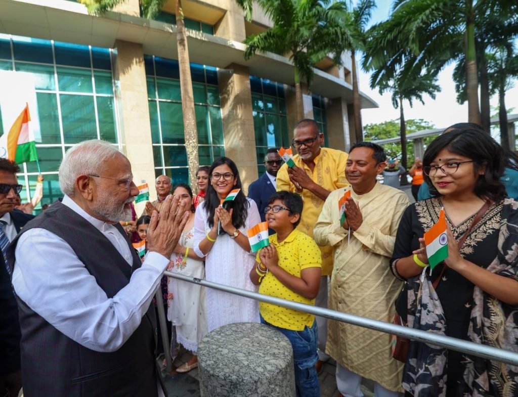 માનનીય પ્રધાનમંત્રી શ્રી Narendra Modi જીનું ત્રિનિદાદ અને ટોબેગોના પોર્ટ ઑફ સ્પેન ખાતે ભારતીય સમુદાય દ્વારા ભવ્ય સ્વાગત કરવામાં આવ્યું.