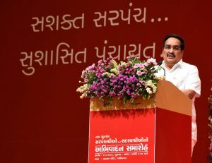 સશક્ત સરપંચ - સુશાસિત પંચાયત માનનીય મુખ્યમંત્રી શ્રી Bhupendra Patel ની અધ્યક્ષતામાં તથા કેન્દ્રીય જળશક્તિ મંત્રી અને પ્રદેશ અધ્યક્ષ શ્રી C R Paatil ની વિશેષ ઉપસ્થિતિમાં આજે ગાંધીનગરમાં મહાત્મા મંદિર ખાતે નવા ચૂંટાયેલ સરપંચશ્રીઓ અને સદસ્યશ્રીઓનો અભિવાદન સમારોહ યોજાયો.  આ પ્રસંગે પંચાયત વિભાગના વિવિધ વિકાસ કામો માટે ₹1200 કરોડથી વધુની ગ્રાન્ટની ફાળવણી ગ્રામ પંચાયતોને કરવામાં આવી તેમજ ‘સમરસ ગ્રામ યોજના’ હેઠળ 761 સમરસ ગ્રામ પંચાયતોને ₹35 કરોડથી વધુની પ્રોત્સાહક ગ્રાન્ટની ફાળવણી પણ કરવામાં આવી. #ViksitGramViksitGujarat