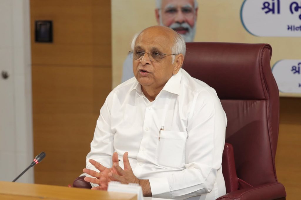 મોદી સરકારની નાણાકીય યોજનાઓ જનજન સુધી પહોંચે તે માટે દેશભરમાં 1 જુલાઈથી 30 સપ્ટેમ્બર સુધી ‘જન સુરક્ષા સંતૃપ્તિ અભિયાન’નો પ્રારંભ થયો છે.  આજે ગાંધીનગર ખાતેથી માનનીય મુખ્યમંત્રી શ્રી Bhupendra Patel એ રાજ્યના નાણામંત્રી શ્રી કનુભાઈ દેસાઈની વિશેષ ઉપસ્થિતિમાં આ અભિયાનનો ગુજરાતમાં પ્રારંભ કરાવ્યો.  આ અભિયાન અંતર્ગત પ્રધાનમંત્રી જીવન જ્યોતિ વીમા યોજના, પ્રધાનમંત્રી સુરક્ષા વીમા યોજના, અટલ પેન્શન યોજનાનો પ્રચાર-પ્રસાર કરવામાં આવશે તેમજ જનધન ખાતાને લગતી કામગીરી પણ કરાશે.