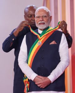 આપણા નરેન્દ્રભાઈએ ફરી એકવાર 140 કરોડ ભારતીયોનું માન વધાર્યું વિશ્વના સૌથી લોકપ્રિય નેતા અને આપણા યશસ્વી પ્રધાનમંત્રી શ્રી Narendra Modi જીને ઘાનાના સર્વોચ્ય સન્માન  'The Officer of the Order of the Star of Ghana' થી સન્માનિત કરવામાં આવ્યા.