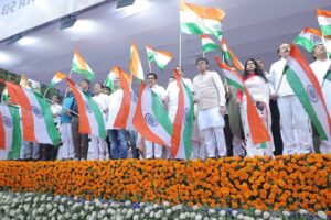 तिरंगा हमारी शान - हमारी पहचान! હર ઘર તિરંગા, હર ઘર સ્વચ્છતા અભિયાન અંતર્ગત આજે સુરત મહાનગર ખાતે કેન્દ્રીય જળશક્તિ મંત્રી અને પ્રદેશ અધ્યક્ષ શ્રી C R Paatil ની વિશેષ ઉપસ્થિતિમાં ભવ્ય તિરંગા યાત્રા યોજાઈ.  આ તિરંગા યાત્રામાં ગૃહ રાજ્યમંત્રી શ્રી હર્ષભાઈ સંઘવી, રાજ્યકક્ષાના મંત્રી શ્રી મુકેશભાઈ પટેલ, મેયર શ્રી દક્ષેશભાઈ માવાણી, સાંસદ શ્રી મુકેશભાઈ દલાલ, મહાનગરના અધ્યક્ષ શ્રી પરેશભાઈ પટેલ સહિત હોદ્દેદારશ્રીઓ, ધારાસભ્યશ્રીઓ અને મોટી સંખ્યામાં નગરજનો ઉપસ્થિત રહ્યાં. #HarGharTiranga #તિરંગા_યાત્રા #TirangaYatra