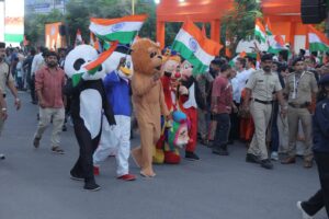 तिरंगा हमारी शान - हमारी पहचान! હર ઘર તિરંગા, હર ઘર સ્વચ્છતા અભિયાન અંતર્ગત આજે સુરત મહાનગર ખાતે કેન્દ્રીય જળશક્તિ મંત્રી અને પ્રદેશ અધ્યક્ષ શ્રી C R Paatil ની વિશેષ ઉપસ્થિતિમાં ભવ્ય તિરંગા યાત્રા યોજાઈ.  આ તિરંગા યાત્રામાં ગૃહ રાજ્યમંત્રી શ્રી હર્ષભાઈ સંઘવી, રાજ્યકક્ષાના મંત્રી શ્રી મુકેશભાઈ પટેલ, મેયર શ્રી દક્ષેશભાઈ માવાણી, સાંસદ શ્રી મુકેશભાઈ દલાલ, મહાનગરના અધ્યક્ષ શ્રી પરેશભાઈ પટેલ સહિત હોદ્દેદારશ્રીઓ, ધારાસભ્યશ્રીઓ અને મોટી સંખ્યામાં નગરજનો ઉપસ્થિત રહ્યાં. #HarGharTiranga #તિરંગા_યાત્રા #TirangaYatra
