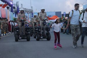 तिरंगा हमारी शान - हमारी पहचान! હર ઘર તિરંગા, હર ઘર સ્વચ્છતા અભિયાન અંતર્ગત આજે સુરત મહાનગર ખાતે કેન્દ્રીય જળશક્તિ મંત્રી અને પ્રદેશ અધ્યક્ષ શ્રી C R Paatil ની વિશેષ ઉપસ્થિતિમાં ભવ્ય તિરંગા યાત્રા યોજાઈ.  આ તિરંગા યાત્રામાં ગૃહ રાજ્યમંત્રી શ્રી હર્ષભાઈ સંઘવી, રાજ્યકક્ષાના મંત્રી શ્રી મુકેશભાઈ પટેલ, મેયર શ્રી દક્ષેશભાઈ માવાણી, સાંસદ શ્રી મુકેશભાઈ દલાલ, મહાનગરના અધ્યક્ષ શ્રી પરેશભાઈ પટેલ સહિત હોદ્દેદારશ્રીઓ, ધારાસભ્યશ્રીઓ અને મોટી સંખ્યામાં નગરજનો ઉપસ્થિત રહ્યાં. #HarGharTiranga #તિરંગા_યાત્રા #TirangaYatra