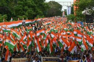 મેરી શાન તિરંગા હે,  મેરી જાન તિરંગા હે હર ઘર તિરંગા, હર ઘર સ્વચ્છતા અભિયાન અંતર્ગત આજે રાજકોટ મહાનગર ખાતે કેબિનેટ મંત્રી શ્રી રાઘવજીભાઈ પટેલની વિશેષ ઉપસ્થિતિમાં ભવ્ય તિરંગા યાત્રા સંપન્ન થઈ.  આ અવસરે પ્રદેશ ઉપાધ્યક્ષ ડૉ. ભરતભાઈ બોધરા, પ્રદેશ મંત્રી બીનાબેન આચાર્ય, યુવા મોરચાના પ્રદેશ પ્રમુખ ડૉ.પ્રશાંતભાઈ કોરાટ, મેયર શ્રીમતી નયનાબેન પેઢડીયા, મહાનગરના અધ્યક્ષ ડૉ.માધવભાઈ દવે સહિત હોદ્દેદારો, ધારાસભ્યશ્રીઓ, સામાજિક આગેવાનો અને મોટી સંખ્યામાં નગરજનો જોડાયા.  #HarGharTiranga #તિરંગા_યાત્રા #TirangaYatra