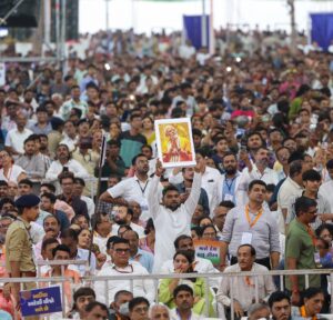 વતનની ધરતી પર આપણા નરેન્દ્રભાઈએ વરસાવી વિકાસની સરવાણી...  ગુજરાતના પનોતા પુત્ર અને દેશના યશસ્વી પ્રધાનમંત્રી શ્રી Narendra Modi જીએ આજે અમદાવાદ ખાતે ₹5,477 કરોડના વિકાસલક્ષી પ્રકલ્પોનું લોકાર્પણ અને ખાતમુહૂર્ત કર્યું અને વિશાળ જનસભાને સંબોધી.  આ વિકાસલક્ષી પ્રકલ્પોમાં રેલવેના ₹1,404 કરોડના પ્રકલ્પો, શહેરી વિકાસ, મહેસૂલ વિભાગ અને અમદાવાદ-ગાંધીનગરમાં વિવિધ સુવિધાઓ માટેના ₹2,644 કરોડના પ્રકલ્પો, ઊર્જા અને પેટ્રોકેમિકલ્સ વિભાગ માટેના ₹1,122 કરોડના પ્રકલ્પો તેમજ માર્ગ અને મકાન વિભાગના ₹307 કરોડના પ્રકલ્પોનો સમાવેશ થાય છે.  આ કાર્યક્રમમાં માનનીય રાજ્યપાલ શ્રી આચાર્ય દેવવ્રતજી, મુખ્યમંત્રી શ્રી Bhupendra Patel , કેન્દ્રીય જળશક્તિ મંત્રી અને પ્રદેશ અધ્યક્ષ શ્રી C R Paatil સહિત મંત્રીશ્રીઓ, સાંસદશ્રીઓ, પદાધિકારીઓ અને હોદ્દેદારો ઉપસ્થિત રહ્યાં.  #ViksitBharatViksitGujarat