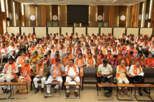 માનનીય પ્રધાનમંત્રી શ્રી Narendra Modi ના જન્મદિવસની ઉજવણીના ભાગરૂપે સેવા પખવાડિયા અંતર્ગત વિવિધ કાર્યક્રમોનું આયોજન થનાર છે.  સેવા પખવાડિયાના આયોજન માટે આજે પ્રદેશ કાર્યાલય 'શ્રી કમલમ્' ખાતે કેન્દ્રીય જળશક્તિ મંત્રી અને પ્રદેશ અધ્યક્ષ શ્રી C R Paatil ની અધ્યક્ષતામાં વિશેષ બેઠક યોજાઈ.  આ પ્રસંગે પ્રદેશ સંગઠન મહામંત્રી શ્રી રત્નાકરજી, કેન્દ્રીય રાજ્યમંત્રી શ્રીમતી નિમુબેન બાંભણીયા, પ્રદેશ કોષાધ્યક્ષ શ્રી સુરેન્દ્રભાઈ પટેલ, પ્રદેશ મહામંત્રી શ્રી રજનીભાઈ પટેલ, શ્રી વિનોદભાઈ ચાવડા, પ્રદેશ ઉપાધ્યક્ષ શ્રી ગોરધનભાઈ ઝડફીયા સહિત પ્રદેશ પદાધિકારીશ્રીઓ, રાજ્ય સરકારના મંત્રીશ્રીઓ, જિલ્લા/મહાનગર પ્રમુખશ્રીઓ, સાંસદશ્રીઓ અને ધારાસભ્યશ્રીઓ વિશેષ ઉપસ્થિત રહ્યાં.