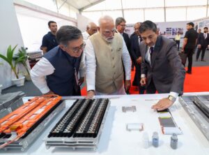eVITARA: MADE IN INDIA, MADE FOR THE WORLD માનનીય પ્રધાનમંત્રી શ્રી Narendra Modi જીએ આજે હાંસલપુર ખાતે મુખ્યમંત્રી શ્રી Bhupendra Patel ની ઉપસ્થતિમાં સુઝુકી મોટરના પ્રથમ ગ્લોબલ બેટરી ઈલેક્ટ્રીક વ્હીકલ ‘e-Vitara’ને ફ્લેગ-ઑફ કરાવવામાં આવ્યું હતું. ભારતમાં બનનારી મારુતિ સુઝુકીની આ પહેલી ઇલેક્ટ્રિક કાર જાપાન સહિત 100થી વધુ દેશોમાં નિકાસ કરવામાં આવશે.  #PMinGujarat
