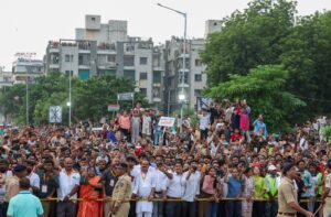 ગુજરાતના સાવજનું વતનમાં ભવ્ય સ્વાગત... માનનીય પ્રધાનમંત્રી શ્રી Narendra Modi જીએ આજે અમદાવાદ ખાતે ભવ્ય રોડ-શો દ્વારા જનતા જનાર્દનનું અભિવાદન ઝીલ્યું.  #ViksitBharatViksitGujarat