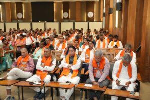 માનનીય પ્રધાનમંત્રી શ્રી Narendra Modi ના જન્મદિવસની ઉજવણીના ભાગરૂપે સેવા પખવાડિયા અંતર્ગત વિવિધ કાર્યક્રમોનું આયોજન થનાર છે.  સેવા પખવાડિયાના આયોજન માટે આજે પ્રદેશ કાર્યાલય 'શ્રી કમલમ્' ખાતે કેન્દ્રીય જળશક્તિ મંત્રી અને પ્રદેશ અધ્યક્ષ શ્રી C R Paatil ની અધ્યક્ષતામાં વિશેષ બેઠક યોજાઈ.  આ પ્રસંગે પ્રદેશ સંગઠન મહામંત્રી શ્રી રત્નાકરજી, કેન્દ્રીય રાજ્યમંત્રી શ્રીમતી નિમુબેન બાંભણીયા, પ્રદેશ કોષાધ્યક્ષ શ્રી સુરેન્દ્રભાઈ પટેલ, પ્રદેશ મહામંત્રી શ્રી રજનીભાઈ પટેલ, શ્રી વિનોદભાઈ ચાવડા, પ્રદેશ ઉપાધ્યક્ષ શ્રી ગોરધનભાઈ ઝડફીયા સહિત પ્રદેશ પદાધિકારીશ્રીઓ, રાજ્ય સરકારના મંત્રીશ્રીઓ, જિલ્લા/મહાનગર પ્રમુખશ્રીઓ, સાંસદશ્રીઓ અને ધારાસભ્યશ્રીઓ વિશેષ ઉપસ્થિત રહ્યાં.