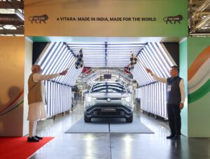 eVITARA: MADE IN INDIA, MADE FOR THE WORLD માનનીય પ્રધાનમંત્રી શ્રી Narendra Modi જીએ આજે હાંસલપુર ખાતે મુખ્યમંત્રી શ્રી Bhupendra Patel ની ઉપસ્થતિમાં સુઝુકી મોટરના પ્રથમ ગ્લોબલ બેટરી ઈલેક્ટ્રીક વ્હીકલ ‘e-Vitara’ને ફ્લેગ-ઑફ કરાવવામાં આવ્યું હતું. ભારતમાં બનનારી મારુતિ સુઝુકીની આ પહેલી ઇલેક્ટ્રિક કાર જાપાન સહિત 100થી વધુ દેશોમાં નિકાસ કરવામાં આવશે.  #PMinGujarat