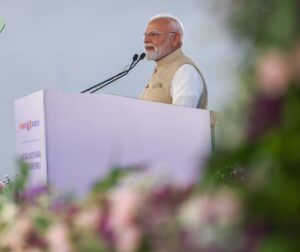 "अब दुनिया के दर्जनों देशों में जो EV चलेगी, उसमें लिखा होगा - MADE IN INDIA!" વિશ્વના સૌથી લોકપ્રિય નેતા અને આપણા યશસ્વી પ્રધાનમંત્રી શ્રી Narendra Modi જીએ આજે હાંસલપુર ખાતે મુખ્યમંત્રી શ્રી Bhupendra Patel ની વિશેષ ઉપસ્થિતિમાં સુઝુકી મોટરના હાઇબ્રિડ બેટરી ઇલેક્ટ્રોડ્સના સ્થાનિક ઉત્પાદનનું ઉદ્ઘાટન કર્યું અને MADE IN INDIA ઇલેક્ટ્રિક કાર ‘eVITARA’નું ફ્લેગ-ઓફ કરાવ્યું. આ સાથે જ પ્રધાનમંત્રીશ્રીએ આત્મનિર્ભર ભારત અભિયાનને વેગ આપવા સાથે જાપાન ‘વિકસિત ભારત@2047’ના નિર્માણમાં એક વિશ્વસનીય પાર્ટનર બનીને સાથે ચાલશે તેવો વિશ્વાસ વ્યક્ત કર્યો હતો. #PMinGujarat