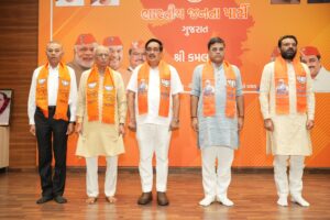 માનનીય પ્રધાનમંત્રી શ્રી Narendra Modi ના જન્મદિવસની ઉજવણીના ભાગરૂપે સેવા પખવાડિયા અંતર્ગત વિવિધ કાર્યક્રમોનું આયોજન થનાર છે.  સેવા પખવાડિયાના આયોજન માટે આજે પ્રદેશ કાર્યાલય 'શ્રી કમલમ્' ખાતે કેન્દ્રીય જળશક્તિ મંત્રી અને પ્રદેશ અધ્યક્ષ શ્રી C R Paatil ની અધ્યક્ષતામાં વિશેષ બેઠક યોજાઈ.  આ પ્રસંગે પ્રદેશ સંગઠન મહામંત્રી શ્રી રત્નાકરજી, કેન્દ્રીય રાજ્યમંત્રી શ્રીમતી નિમુબેન બાંભણીયા, પ્રદેશ કોષાધ્યક્ષ શ્રી સુરેન્દ્રભાઈ પટેલ, પ્રદેશ મહામંત્રી શ્રી રજનીભાઈ પટેલ, શ્રી વિનોદભાઈ ચાવડા, પ્રદેશ ઉપાધ્યક્ષ શ્રી ગોરધનભાઈ ઝડફીયા સહિત પ્રદેશ પદાધિકારીશ્રીઓ, રાજ્ય સરકારના મંત્રીશ્રીઓ, જિલ્લા/મહાનગર પ્રમુખશ્રીઓ, સાંસદશ્રીઓ અને ધારાસભ્યશ્રીઓ વિશેષ ઉપસ્થિત રહ્યાં.