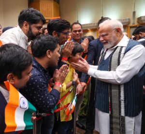 'ભારત માતા કી જય'ના નાદ સાથે ગૂંજ્યું ટોક્યો... ભારતીય સમુદાયના લોકોએ માનનીય પ્રધાનમંત્રી શ્રી Narendra Modi જીનું ટોક્યોમાં ઉષ્માભર્યું સ્વાગત-અભિવાદન કર્યું.