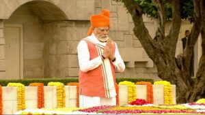 79મા સ્વતંત્રતા દિવસ નિમિત્તે માનનીય પ્રધાનમંત્રી શ્રી Narendra Modi જીએ રાજઘાટ ખાતે પૂજ્ય મહાત્મા ગાંધીજીની સમાધિને પુષ્પાંજલિ અર્પણ કરી.  #IndependenceDay2025