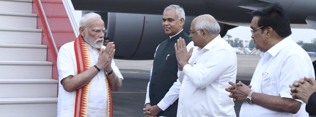 PM Shri NarendraModi receives a warm welcome at Ahmedabad Airport PM Shri NarendraModi receives a warm welcome at Ahmedabad Airport