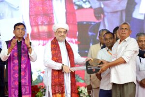 સહકારથી સમૃદ્ધિ  માનનીય કેન્દ્રીય ગૃહ અને સહકાર મંત્રી શ્રી Amit Shah ની અધ્યક્ષતામાં રાજકોટ ખાતે RSC બેંક સહિત જિલ્લા કક્ષાની સાત સહકારી મંડળીઓની વાર્ષિક સાધારણ સભા અને સહકારી મહાસંમેલન યોજાયું.  આ પ્રસંગે આદરણીય અમિતભાઈએ RDC બેંકની અકસ્માત વીમા યોજના, તબીબી સહાય યોજના અને કૃષિ સમાજ પુરસ્કાર યોજના હેઠળ લાભોનું વિતરણ કર્યું.