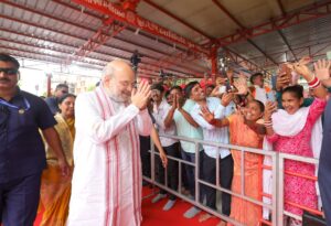 માનનીય કેન્દ્રીય ગૃહ અને સહકાર મંત્રી શ્રી Amit Shah આજે અમદાવાદના નગરદેવી માતા ભદ્રકાળીના પ્રાચીન મંદિરમાં દર્શન કરી પૂજા-અર્ચના કરી.