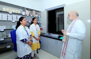 માનનીય કેન્દ્રીય ગૃહ અને સહકાર મંત્રી શ્રી Amit Shah એ આજે અમદાવાદના ઓગણજ ગામમાં અને ચાંદલોડિયામાં અર્બન હેલ્થ સેન્ટરનું લોકાર્પણ કર્યુ. આ અર્બન હેલ્થ સેન્ટર્સ દ્વારા સ્થાનિકોને સ્વાસ્થ્યની ઉત્તમ સુવિધા મળી રહેશે.