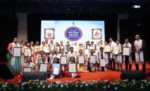 અમારા શિક્ષક, અમારા માર્ગદર્શક  શિક્ષક દિવસના અવસરે માનનીય મુખ્યમંત્રી શ્રી Bhupendra Patel ના શુભહસ્તે તેમજ શિક્ષણ મંત્રી ડૉ.કુબેરભાઈ ડીંડોરની વિશેષ ઉપસ્થિતિમાં રાજ્યના 30 શિક્ષકોને શૈક્ષણિક ક્ષેત્રમાં શ્રેષ્ઠતા અને વિશિષ્ટ યોગદાન બદલ 'ગુજરાત રાજ્ય શ્રેષ્ઠ શિક્ષક પારિતોષિક' એનાયત કરીને સન્માનિત કરવામાં આવ્યા હતા. આ અવસરે મુખ્યમંત્રીશ્રીએ જ્ઞાનસેતુ તેમજ મુખ્યમંત્રી જ્ઞાન સાધના મેરિટ સ્કોલરશીપ યોજનાના 5 લાભાર્થી વિદ્યાર્થીઓને પ્રમાણપત્ર દ્વારા ઉત્કૃષ્ટ દેખાવ માટે સન્માનિત કર્યા.