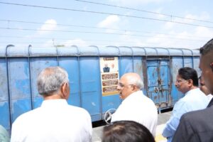 સેવા હી સંગઠન  પંજાબમાં ભારે વરસાદને કારણે પૂરથી પ્રભાવિત લોકોને જીવન જરૂરિયાતની વસ્તુઓ પહોંચાડવા માટે આજે માનનીય મુખ્યમંત્રી શ્રી Bhupendra Patel એ ગાંધીનગર કેપિટલ રેલ્વે સ્ટેશન ખાતેથી વિશેષ ટ્રેનનું પ્રસ્થાન કરાવ્યું. આ રાહત સામગ્રીમાં 400 ટન ખાદ્યસામગ્રી તેમજ તાડપત્રી, મચ્છરદાની, બેડશીટ તથા 70 ટન જેટલી દવાઓ સહિતની ચીજવસ્તુઓનો સમાવેશ કરવામાં આવ્યો છે. આ ક્ષણે પ્રદેશ મહામંત્રી શ્રી રજનીભાઈ પટેલ, કેબિનેટ મંત્રી શ્રી ઋષિકેશભાઈ પટેલ, શ્રી કુંવરજીભાઈ બાવળીયા, ગૃહ રાજ્યમંત્રી શ્રી હર્ષભાઈ સંઘવી, મેયર શ્રીમતી મીરાબેન પટેલ અને મહાનગરના અધ્યક્ષ શ્રી આશિષભાઈ દવે સહિત ધારાસભ્યશ્રીઓ, હોદ્દેદારો અને મોટી સંખ્યામાં કાર્યકર્તાઓ અને નગરજનો ઉપસ્થિત રહ્યાં.