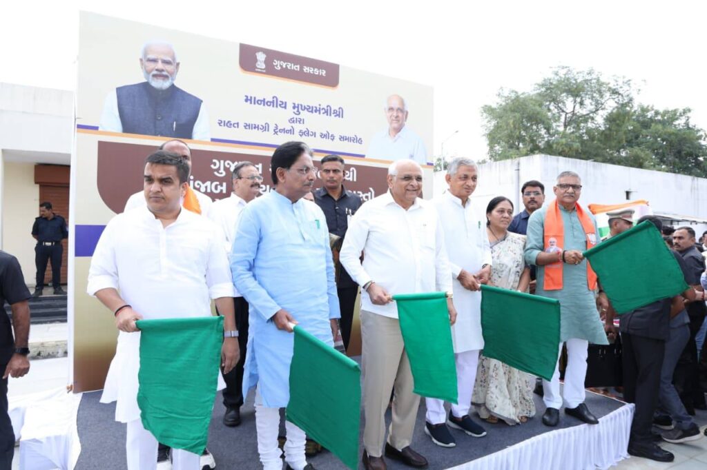 સેવા હી સંગઠન  પંજાબમાં ભારે વરસાદને કારણે પૂરથી પ્રભાવિત લોકોને જીવન જરૂરિયાતની વસ્તુઓ પહોંચાડવા માટે આજે માનનીય મુખ્યમંત્રી શ્રી Bhupendra Patel એ ગાંધીનગર કેપિટલ રેલ્વે સ્ટેશન ખાતેથી વિશેષ ટ્રેનનું પ્રસ્થાન કરાવ્યું. આ રાહત સામગ્રીમાં 400 ટન ખાદ્યસામગ્રી તેમજ તાડપત્રી, મચ્છરદાની, બેડશીટ તથા 70 ટન જેટલી દવાઓ સહિતની ચીજવસ્તુઓનો સમાવેશ કરવામાં આવ્યો છે. આ ક્ષણે પ્રદેશ મહામંત્રી શ્રી રજનીભાઈ પટેલ, કેબિનેટ મંત્રી શ્રી ઋષિકેશભાઈ પટેલ, શ્રી કુંવરજીભાઈ બાવળીયા, ગૃહ રાજ્યમંત્રી શ્રી હર્ષભાઈ સંઘવી, મેયર શ્રીમતી મીરાબેન પટેલ અને મહાનગરના અધ્યક્ષ શ્રી આશિષભાઈ દવે સહિત ધારાસભ્યશ્રીઓ, હોદ્દેદારો અને મોટી સંખ્યામાં કાર્યકર્તાઓ અને નગરજનો ઉપસ્થિત રહ્યાં.