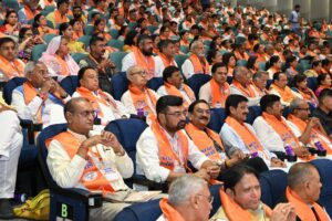 એક મંત્ર - વોકલ ફોર લોકલ  એક માર્ગ - આત્મનિર્ભર ભારત એક લક્ષ્ય - વિકસિત ભારત  ભારતને આત્મનિર્ભર અને સશક્ત બનાવવાના મંત્ર સાથે આગામી 25 સપ્ટેમ્બર (પંડિત દીનદયાળ ઉપાધ્યાયજીની જયંતી)થી 25 ડિસેમ્બર (અટલ બિહારી વાજપેયીજીની જયંતી) સુધી સમગ્ર દેશમાં 'આત્મનિર્ભર ભારત સંકલ્પ અભિયાન' યોજાનાર છે.  આ અભિયાન અંતર્ગત આજે ગાંધીનગર ટાઉનહોલ ખાતે કેન્દ્રીય જળશક્તિ મંત્રી અને પ્રદેશ અધ્યક્ષ શ્રી C R Paatil ની અધ્યક્ષતામાં તથા માનનીય મુખ્યમંત્રી શ્રી Bhupendra Patel, અભિયાનના રાષ્ટ્રીય સહ ઇન્ચાર્જ અને અનુસૂચિત જાતિ મોરચાના રાષ્ટ્રીય મહામંત્રી ડૉ.ભોલા સિંહજી તથા પ્રદેશ સંગઠન મહામંત્રી શ્રી રત્નાકરજીની વિશેષ ઉપસ્થિતિમાં પ્રદેશ કાર્યશાળા સંપન્ન થઈ.  આ કાર્યશાળામાં પ્રદેશ મહામંત્રી શ્રી રજનીભાઈ પટેલ, પ્રદેશ કોષાધ્યક્ષ શ્રી સુરેન્દ્રભાઈ પટેલ, અભિયાનના પ્રદેશ સંયોજક શ્રી પ્રદીપસિંહ જાડેજા, સહિત પ્રદેશ પદાધિકારીશ્રીઓ, રાજ્ય સરકારના મંત્રીશ્રીઓ, સાંસદશ્રીઓ, ધારાસભ્યશ્રીઓ અને જિલ્લા પ્રમુખશ્રીઓ ઉપસ્થિત રહ્યાં.