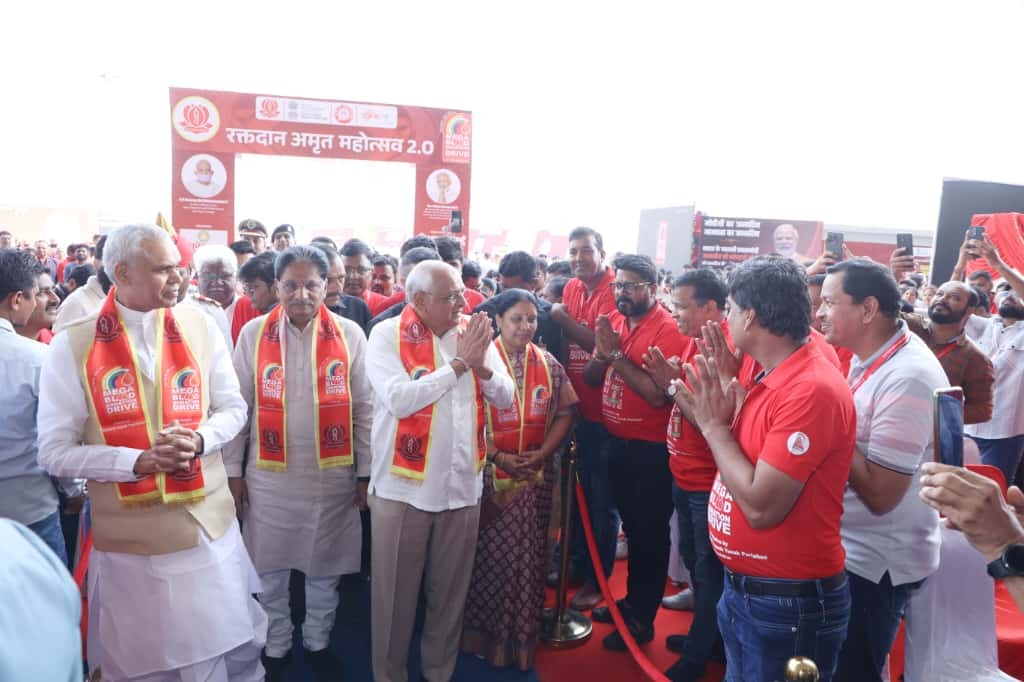 માનનીય પ્રધાનમંત્રી શ્રી Narendra Modi જીના 75મા જન્મદિવસના અવસરે તેમજ અખિલ ભારતીય તેરાપંથ યુવક પરિષદના 61મા સ્થાપના દિવસ નિમિત્તે નરેન્દ્ર મોદી સ્ટેડિયમ ખાતે ‘રક્તદાન અમૃત મહોત્સવ 2.0’ થીમ પર આયોજિત વિશ્વના સૌથી મોટા 'મેગા બ્લડ ડોનેશન કેમ્પ'ની માનનીય રાજ્યપાલ શ્રી આચાર્ય દેવવ્રતજી તેમજ મુખ્યમંત્રી શ્રી Bhupendra Patel એ મુલાકાત લીધી. આ અવસરે કેબિનેટ મંત્રી શ્રી ઋષિકેશભાઈ પટેલ, મેયર શ્રીમતી પ્રતિભાબેન જૈન, હોદ્દેદારો તેમજ મોટી સંખ્યામાં રક્તદાતાઓ ઉપસ્થિત રહ્યા. #HappyBdayPMModi માનનીય પ્રધાનમંત્રી શ્રી Narendra Modi જીના 75મા જન્મદિવસના અવસરે તેમજ અખિલ ભારતીય તેરાપંથ યુવક પરિષદના 61મા સ્થાપના દિવસ નિમિત્તે નરેન્દ્ર મોદી સ્ટેડિયમ ખાતે ‘રક્તદાન અમૃત મહોત્સવ 2.0’ થીમ પર આયોજિત વિશ્વના સૌથી મોટા 'મેગા બ્લડ ડોનેશન કેમ્પ'ની માનનીય રાજ્યપાલ શ્રી આચાર્ય દેવવ્રતજી તેમજ મુખ્યમંત્રી શ્રી Bhupendra Patel એ મુલાકાત લીધી. આ અવસરે કેબિનેટ મંત્રી શ્રી ઋષિકેશભાઈ પટેલ, મેયર શ્રીમતી પ્રતિભાબેન જૈન, હોદ્દેદારો તેમજ મોટી સંખ્યામાં રક્તદાતાઓ ઉપસ્થિત રહ્યા. #HappyBdayPMModi