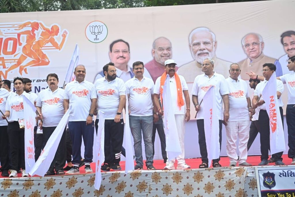 વડોદરાનો સંકલ્પ - નશામુક્ત ભારત આપણા માનનીય પ્રધાનમંત્રી શ્રી Narendra Modi જીના જન્મદિવસ નિમિત્તે ભારતીય જનતા યુવા મોરચા દ્વારા વડોદરા મહાનગર ખાતે નમો યુવા રન યોજાઈ. આ મીની મેરેથોનનું કેબિનેટ મંત્રી શ્રી કુબેરભાઈ ડિંડોરે ફ્લેગ ઓફ કરાવ્યું.  આ પ્રસંગે વિધાનસભાના મુખ્ય દંડક શ્રી બાળકૃષ્ણભાઈ શુક્લ, સાંસદ ડૉ.હેમાંગભાઈ જોષી, મહાનગરના અધ્યક્ષ શ્રી જયપ્રકાશ સોની સહિત હોદ્દેદારો, આગેવાનો અને મોટી સંખ્યામાં નગરજનો જોડાયા.  #NamoYuvaRun