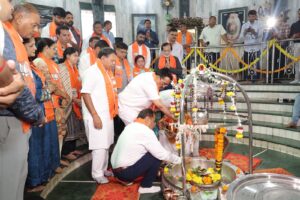 માનનીય પ્રધાનમંત્રી શ્રી Narendra Modi જીના 75મા જન્મદિવસ નિમિતે કેન્દ્રીય જળશક્તિ મંત્રી તેમજ પ્રદેશ અધ્યક્ષ શ્રી C R Paatil જીએ સુરતના ઇચ્છાનાથ મંદિર ખાતે દેવાધિદેવ મહાદેવની પૂજા-અર્ચના કરીને પ્રધાનમંત્રીશ્રીના સ્વાસ્થ્ય તેમજ દીર્ઘાયુ માટે પ્રાર્થના કરી.  #HappyBdayPMModi