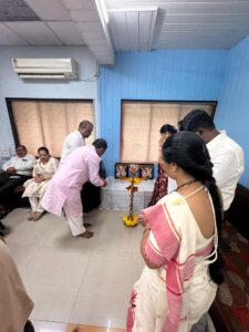 માનનીય પ્રધાનમંત્રી શ્રી Narendra Modi જીના જન્મદિવસ નિમિત્તે સમગ્ર દેશમાં 'સેવા પખવાડિયું - 2025' અંતર્ગત વિવિધ કાર્યક્રમો યોજાઈ રહ્યા છે. આજે ડાંગ જિલ્લાના આહવા ખાતે પ્રબુદ્ધ નાગરિક સંમેલન યોજાયું.  આ સંમેલનમાં ઉપસ્થિત સૌ પ્રબુદ્ધજનોને ધારાસભ્ય ડૉ. દર્શનાબેન દેશમુખે 'પ્રધાનમંત્રીશ્રીના જીવન, સિદ્ધિઓ અને વિકસિત ભારત' વિષય પર સંબોધન કર્યું.  #SevaPakhwada2025