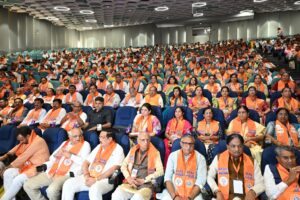 એક મંત્ર - વોકલ ફોર લોકલ  એક માર્ગ - આત્મનિર્ભર ભારત એક લક્ષ્ય - વિકસિત ભારત  ભારતને આત્મનિર્ભર અને સશક્ત બનાવવાના મંત્ર સાથે આગામી 25 સપ્ટેમ્બર (પંડિત દીનદયાળ ઉપાધ્યાયજીની જયંતી)થી 25 ડિસેમ્બર (અટલ બિહારી વાજપેયીજીની જયંતી) સુધી સમગ્ર દેશમાં 'આત્મનિર્ભર ભારત સંકલ્પ અભિયાન' યોજાનાર છે.  આ અભિયાન અંતર્ગત આજે ગાંધીનગર ટાઉનહોલ ખાતે કેન્દ્રીય જળશક્તિ મંત્રી અને પ્રદેશ અધ્યક્ષ શ્રી C R Paatil ની અધ્યક્ષતામાં તથા માનનીય મુખ્યમંત્રી શ્રી Bhupendra Patel, અભિયાનના રાષ્ટ્રીય સહ ઇન્ચાર્જ અને અનુસૂચિત જાતિ મોરચાના રાષ્ટ્રીય મહામંત્રી ડૉ.ભોલા સિંહજી તથા પ્રદેશ સંગઠન મહામંત્રી શ્રી રત્નાકરજીની વિશેષ ઉપસ્થિતિમાં પ્રદેશ કાર્યશાળા સંપન્ન થઈ.  આ કાર્યશાળામાં પ્રદેશ મહામંત્રી શ્રી રજનીભાઈ પટેલ, પ્રદેશ કોષાધ્યક્ષ શ્રી સુરેન્દ્રભાઈ પટેલ, અભિયાનના પ્રદેશ સંયોજક શ્રી પ્રદીપસિંહ જાડેજા, સહિત પ્રદેશ પદાધિકારીશ્રીઓ, રાજ્ય સરકારના મંત્રીશ્રીઓ, સાંસદશ્રીઓ, ધારાસભ્યશ્રીઓ અને જિલ્લા પ્રમુખશ્રીઓ ઉપસ્થિત રહ્યાં.