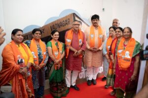 માનનીય પ્રધાનમંત્રી શ્રી Narendra Modi ના 75મા જન્મદિવસની ઉજવણી નિમિતે સેવા પખવાડીયા અંતર્ગત નરેન્દ્રભાઈના જીવન પર આધારિત પ્રદર્શનીનું ઉદ્ઘાટન પ્રદેશ મહામંત્રી શ્રી રજનીભાઈ પટેલના શુભહસ્તે સંપન્ન થયું.  આ અવસરે ધારાસભ્યશ્રીઓ અને મોટી સંખ્યામાં હોદેદ્દારો ઉપસ્થિત રહ્યા. #HappyBdayPMModi