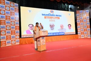 એક મંત્ર - વોકલ ફોર લોકલ  એક માર્ગ - આત્મનિર્ભર ભારત એક લક્ષ્ય - વિકસિત ભારત  ભારતને આત્મનિર્ભર અને સશક્ત બનાવવાના મંત્ર સાથે આગામી 25 સપ્ટેમ્બર (પંડિત દીનદયાળ ઉપાધ્યાયજીની જયંતી)થી 25 ડિસેમ્બર (અટલ બિહારી વાજપેયીજીની જયંતી) સુધી સમગ્ર દેશમાં 'આત્મનિર્ભર ભારત સંકલ્પ અભિયાન' યોજાનાર છે.  આ અભિયાન અંતર્ગત આજે ગાંધીનગર ટાઉનહોલ ખાતે કેન્દ્રીય જળશક્તિ મંત્રી અને પ્રદેશ અધ્યક્ષ શ્રી C R Paatil ની અધ્યક્ષતામાં તથા માનનીય મુખ્યમંત્રી શ્રી Bhupendra Patel, અભિયાનના રાષ્ટ્રીય સહ ઇન્ચાર્જ અને અનુસૂચિત જાતિ મોરચાના રાષ્ટ્રીય મહામંત્રી ડૉ.ભોલા સિંહજી તથા પ્રદેશ સંગઠન મહામંત્રી શ્રી રત્નાકરજીની વિશેષ ઉપસ્થિતિમાં પ્રદેશ કાર્યશાળા સંપન્ન થઈ.  આ કાર્યશાળામાં પ્રદેશ મહામંત્રી શ્રી રજનીભાઈ પટેલ, પ્રદેશ કોષાધ્યક્ષ શ્રી સુરેન્દ્રભાઈ પટેલ, અભિયાનના પ્રદેશ સંયોજક શ્રી પ્રદીપસિંહ જાડેજા, સહિત પ્રદેશ પદાધિકારીશ્રીઓ, રાજ્ય સરકારના મંત્રીશ્રીઓ, સાંસદશ્રીઓ, ધારાસભ્યશ્રીઓ અને જિલ્લા પ્રમુખશ્રીઓ ઉપસ્થિત રહ્યાં.