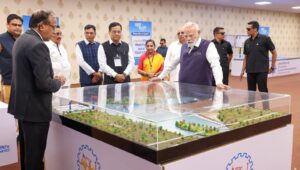 માનનીય પ્રધાનમંત્રી શ્રી Narendra Modi જીએ આજે ભાવનગર ખાતે મેરિટાઇમ સેક્ટરના વિવિધ પ્રોજેક્ટ્સનું નિરીક્ષણ કર્યું અને માહિતી મેળવી.  #SamudraSeSamriddhi