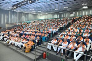 એક મંત્ર - વોકલ ફોર લોકલ  એક માર્ગ - આત્મનિર્ભર ભારત એક લક્ષ્ય - વિકસિત ભારત  ભારતને આત્મનિર્ભર અને સશક્ત બનાવવાના મંત્ર સાથે આગામી 25 સપ્ટેમ્બર (પંડિત દીનદયાળ ઉપાધ્યાયજીની જયંતી)થી 25 ડિસેમ્બર (અટલ બિહારી વાજપેયીજીની જયંતી) સુધી સમગ્ર દેશમાં 'આત્મનિર્ભર ભારત સંકલ્પ અભિયાન' યોજાનાર છે.  આ અભિયાન અંતર્ગત આજે ગાંધીનગર ટાઉનહોલ ખાતે કેન્દ્રીય જળશક્તિ મંત્રી અને પ્રદેશ અધ્યક્ષ શ્રી C R Paatil ની અધ્યક્ષતામાં તથા માનનીય મુખ્યમંત્રી શ્રી Bhupendra Patel, અભિયાનના રાષ્ટ્રીય સહ ઇન્ચાર્જ અને અનુસૂચિત જાતિ મોરચાના રાષ્ટ્રીય મહામંત્રી ડૉ.ભોલા સિંહજી તથા પ્રદેશ સંગઠન મહામંત્રી શ્રી રત્નાકરજીની વિશેષ ઉપસ્થિતિમાં પ્રદેશ કાર્યશાળા સંપન્ન થઈ.  આ કાર્યશાળામાં પ્રદેશ મહામંત્રી શ્રી રજનીભાઈ પટેલ, પ્રદેશ કોષાધ્યક્ષ શ્રી સુરેન્દ્રભાઈ પટેલ, અભિયાનના પ્રદેશ સંયોજક શ્રી પ્રદીપસિંહ જાડેજા, સહિત પ્રદેશ પદાધિકારીશ્રીઓ, રાજ્ય સરકારના મંત્રીશ્રીઓ, સાંસદશ્રીઓ, ધારાસભ્યશ્રીઓ અને જિલ્લા પ્રમુખશ્રીઓ ઉપસ્થિત રહ્યાં.