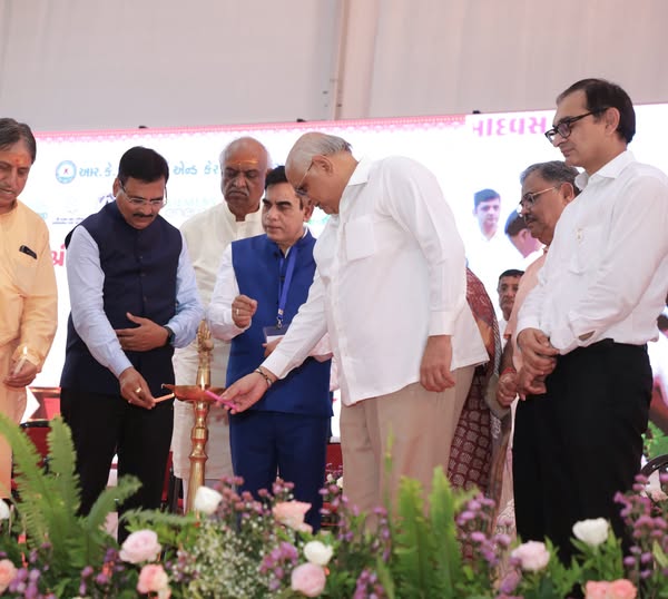 સમગ્ર દેશમાં આપણા યશસ્વી પ્રધાનમંત્રી શ્રી Narendra Modi જીના 75મા જન્મદિવસની ઉજવણી વિવિધ સેવાકીય કાર્યો દ્વારા થઈ રહી છે. આ અંતર્ગત આજે ખોખરામાં મુખ્યમંત્રી શ્રી Bhupendra Patel એ અમદાવાદ પશ્ચિમના સાંસદ શ્રી દિનેશભાઈ મકવાણા દ્વારા આયોજીત ‘નમો અમૃત મહાઆરોગ્ય શિબિર’નું ઉદ્ઘાટન કર્યું. આ શિબિરમાં આરોગ્ય ચકાસણી ઉપરાંત ટીબીના દર્દીઓને પોષણ કીટ, એનિમિયા અને સિકલ સેલ માટે સ્ક્રીનિંગ અને માર્ગદર્શન, આવશ્યક દવાઓનું નિ:શુલ્ક વિતરણ, દિવ્યાંગજનો માટે વ્હીલચેર વિતરણ, આંખની ચકાસણી તથા વિનામૂલ્યે ચશ્માનું વિતરણ સહિતની સેવાકીય પ્રવૃત્તિઓ કરવામાં આવી. આ અવસરે મહાનગરના અધ્યક્ષ શ્રી પ્રેરકભાઈ શાહ, મેયર શ્રીમતી પ્રતિભાબેન જૈન, ધારાસભ્યશ્રીઓ, હોદેદ્દારો તેમજ મોટી સંખ્યામાં નગરજનો ઉપસ્થિત રહ્યા. #HappyBdayPMModi સમગ્ર દેશમાં આપણા યશસ્વી પ્રધાનમંત્રી શ્રી Narendra Modi જીના 75મા જન્મદિવસની ઉજવણી વિવિધ સેવાકીય કાર્યો દ્વારા થઈ રહી છે. આ અંતર્ગત આજે ખોખરામાં મુખ્યમંત્રી શ્રી Bhupendra Patel એ અમદાવાદ પશ્ચિમના સાંસદ શ્રી દિનેશભાઈ મકવાણા દ્વારા આયોજીત ‘નમો અમૃત મહાઆરોગ્ય શિબિર’નું ઉદ્ઘાટન કર્યું. આ શિબિરમાં આરોગ્ય ચકાસણી ઉપરાંત ટીબીના દર્દીઓને પોષણ કીટ, એનિમિયા અને સિકલ સેલ માટે સ્ક્રીનિંગ અને માર્ગદર્શન, આવશ્યક દવાઓનું નિ:શુલ્ક વિતરણ, દિવ્યાંગજનો માટે વ્હીલચેર વિતરણ, આંખની ચકાસણી તથા વિનામૂલ્યે ચશ્માનું વિતરણ સહિતની સેવાકીય પ્રવૃત્તિઓ કરવામાં આવી. આ અવસરે મહાનગરના અધ્યક્ષ શ્રી પ્રેરકભાઈ શાહ, મેયર શ્રીમતી પ્રતિભાબેન જૈન, ધારાસભ્યશ્રીઓ, હોદેદ્દારો તેમજ મોટી સંખ્યામાં નગરજનો ઉપસ્થિત રહ્યા. #HappyBdayPMModi