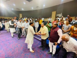 ગુજરાતના પનોતા પુત્ર તેમજ દેશના યશસ્વી પ્રધાનમંત્રી શ્રી Narendra Modi જીના 75મા જન્મદિવસની ઉજવણીના ભાગરૂપે 'સેવા પખવાડિયું – 2025' હેઠળ અનેક લોકહિતકારી કાર્યક્રમોનું આયોજન કરવામાં આવ્યું છે, જે સંદર્ભે ભાવનગર મહાનગરનું પ્રબુદ્ધ સંમેલન સંપન્ન થયું. આ પ્રસંગે પ્રદેશ મંત્રી અને ધારાસભ્ય શ્રી મહેશભાઈ કસવાલાએ ઉપસ્થિત પ્રબુદ્ધજનોને ‘પ્રધાનમંત્રીશ્રીના પ્રેરક જીવન, ઐતિહાસિક સિદ્ધિઓ અને વિકસિત ભારતના સપના' પર માર્ગદર્શન આપ્યું.  આ પ્રસંગે મહાનગરના અધ્યક્ષ શ્રી કૃણાલભાઈ (કુમારભાઈ) શાહ, રાજકોટ જિલ્લા ભાજપ પ્રભારી શ્રી ધવલભાઈ દવે સહિત, ધારાસભ્યશ્રીઓ, હોદ્દેદારશ્રીઓ તેમજ મોટી સંખ્યામાં પ્રબુદ્ધજનો ઉપસ્થિત રહ્યા.  #SevaPakhwada2025