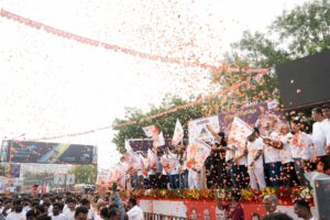 નશામુક્ત ભારત માટે દોડ્યું અમદાવાદ.... માનનીય પ્રધાનમંત્રી શ્રી Narendra Modi જીના જન્મદિવસ નિમિત્તે ભારતીય જનતા યુવા મોરચા દ્વારા દેશભરમાં નશામુક્ત ભારત માટે નમો યુવા રન યોજાઈ રહી છે ત્યારે આજે અમદાવાદ ખાતે કેબિનેટ મંત્રી શ્રી ઋષિકેશભાઈ પટેલ અને યુવા મોરચાના પ્રદેશ પ્રમુખ ડૉ.પ્રશાંતભાઈ કોરાટની વિશેષ ઉપસ્થિતિમાં નમો યુવા રન યોજાઈ.  આ મેરેથોનમાં મહાનગરના અધ્યક્ષ શ્રી પ્રેરકભાઈ શાહ, નમો યુવા રનના એમ્બેસેડર અને ક્રિકેટર શ્રી પાર્થિવ પટેલ તેમજ સંગઠનના હોદ્દેદારો, ફિલ્મ કલાકારો અને હજારોની સંખ્યામાં નગરજનો જોડાયા. #NamoYuvaRun