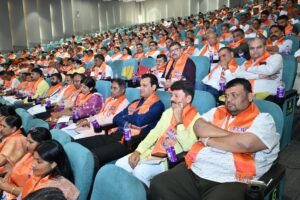 એક મંત્ર - વોકલ ફોર લોકલ  એક માર્ગ - આત્મનિર્ભર ભારત એક લક્ષ્ય - વિકસિત ભારત  ભારતને આત્મનિર્ભર અને સશક્ત બનાવવાના મંત્ર સાથે આગામી 25 સપ્ટેમ્બર (પંડિત દીનદયાળ ઉપાધ્યાયજીની જયંતી)થી 25 ડિસેમ્બર (અટલ બિહારી વાજપેયીજીની જયંતી) સુધી સમગ્ર દેશમાં 'આત્મનિર્ભર ભારત સંકલ્પ અભિયાન' યોજાનાર છે.  આ અભિયાન અંતર્ગત આજે ગાંધીનગર ટાઉનહોલ ખાતે કેન્દ્રીય જળશક્તિ મંત્રી અને પ્રદેશ અધ્યક્ષ શ્રી C R Paatil ની અધ્યક્ષતામાં તથા માનનીય મુખ્યમંત્રી શ્રી Bhupendra Patel, અભિયાનના રાષ્ટ્રીય સહ ઇન્ચાર્જ અને અનુસૂચિત જાતિ મોરચાના રાષ્ટ્રીય મહામંત્રી ડૉ.ભોલા સિંહજી તથા પ્રદેશ સંગઠન મહામંત્રી શ્રી રત્નાકરજીની વિશેષ ઉપસ્થિતિમાં પ્રદેશ કાર્યશાળા સંપન્ન થઈ.  આ કાર્યશાળામાં પ્રદેશ મહામંત્રી શ્રી રજનીભાઈ પટેલ, પ્રદેશ કોષાધ્યક્ષ શ્રી સુરેન્દ્રભાઈ પટેલ, અભિયાનના પ્રદેશ સંયોજક શ્રી પ્રદીપસિંહ જાડેજા, સહિત પ્રદેશ પદાધિકારીશ્રીઓ, રાજ્ય સરકારના મંત્રીશ્રીઓ, સાંસદશ્રીઓ, ધારાસભ્યશ્રીઓ અને જિલ્લા પ્રમુખશ્રીઓ ઉપસ્થિત રહ્યાં.