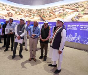 માનનીય પ્રધાનમંત્રી શ્રી Narendra Modi જીએ આજે લોથલ ખાતે નિર્માણ પામી રહેલા નેશનલ મેરિટાઇમ હેરિટેજ કોમ્પ્લેક્ષની મુલાકાત લીધી.  #SamudraSeSamriddhi