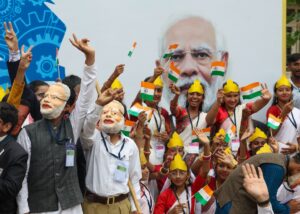 ભાવેણામાં ભવ્ય સ્વાગત... ભાવનગરની ધરતી પર પધારેલા માનનીય પ્રધાનમંત્રી શ્રી Narendra Modi જીએ ભવ્ય રોડ-શો દ્વારા જનતા જનાર્દનનું અભિવાદન ઝીલ્યું.  #SamudraSeSamriddhi