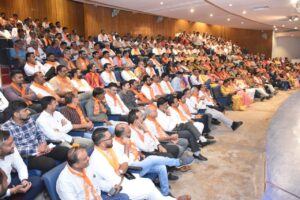 સમગ્ર રાષ્ટ્રમાં યશસ્વી પ્રધાનમંત્રી શ્રી Narendra Modi જીના જન્મદિવસની ઉજવણીના ભાગરૂપે 'સેવા પખવાડિયું – 2025' અંતર્ગત લોકહિતકારી કાર્યક્રમોનું આયોજન થઈ રહ્યું છે. જે અંતર્ગત રાજકોટમાં  પ્રબુદ્ધ સંમેલન સંપન્ન થયું. આ પ્રસંગે જામનગરના સાંસદ શ્રીમતી પૂનમબેન માડમે ઉપસ્થિત પ્રબુદ્ધજનોને ‘પ્રધાનમંત્રીશ્રીના પ્રેરક જીવન, ઐતિહાસિક સિદ્ધિઓ અને વિકસિત ભારતના સપના' પર માર્ગદર્શન આપ્યું. આ પ્રસંગે મહાનગરના પ્રમુખ શ્રી ડૉ. માધવભાઈ દવે, ધારાસભ્યશ્રીઓ, હોદ્દેદારો અને મોટી સંખ્યામાં પ્રબુદ્ધજનો ઉપસ્થિત રહ્યા.  #SevaPakhwada2025
